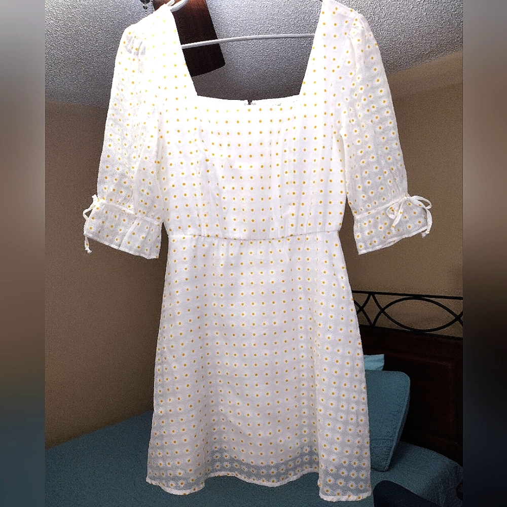 NWOT Francesca's white sunflower print dress